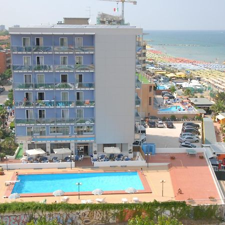 Hotel Majestic Пезаро Экстерьер фото